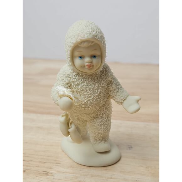 Dept 56 Winter Tales Of The Snowberries "I Found Your Mittens!" Set Of Two - Picture 5 of 13